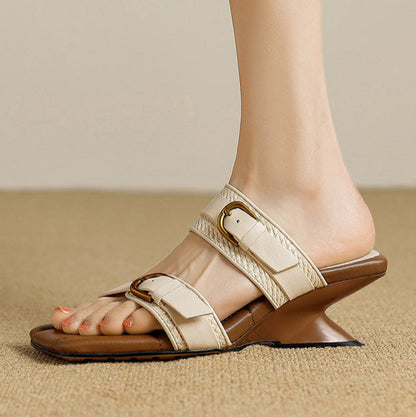 Luana – Sandales à talon compensé kaki avec ouvertures et bout ouvert